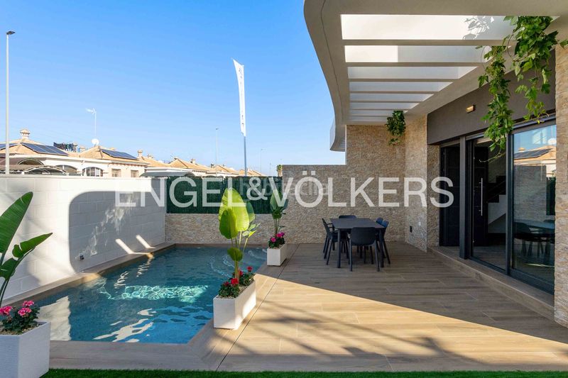 Foto 79b85246-dfb2-4831-8a61-ea79626d89e7. Casa amb calefacció aparcament piscina a Montesinos (Los)