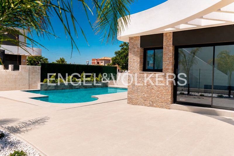 Foto e1bbaadd-9f72-44d9-960e-749bde1c0693. Casa amb calefacció aparcament piscina a Montesinos (Los)