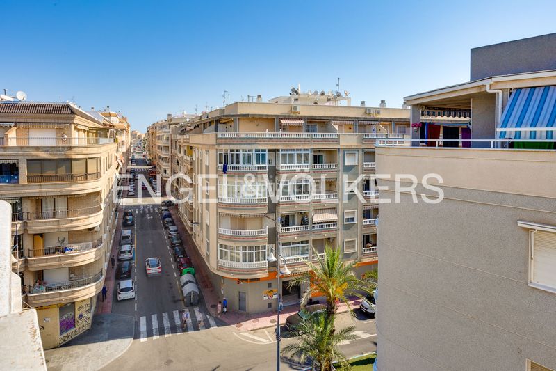 Foto b41f4e43-c9c6-438b-bb67-e9c403fa2a69. Àtic amb calefacció a Zona Playa del Cura Torrevieja