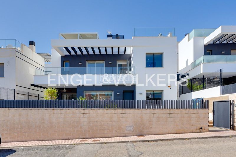 Foto 1b359f42-ebd7-45da-892c-e421d8ea51d9. Casa amb calefacció piscina a Los Almendros Orihuela