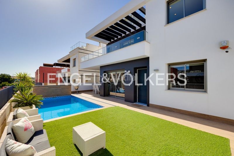 Foto 46cc3094-c56f-43e1-a45c-270c187adbfc. Casa amb calefacció piscina a Los Almendros Orihuela
