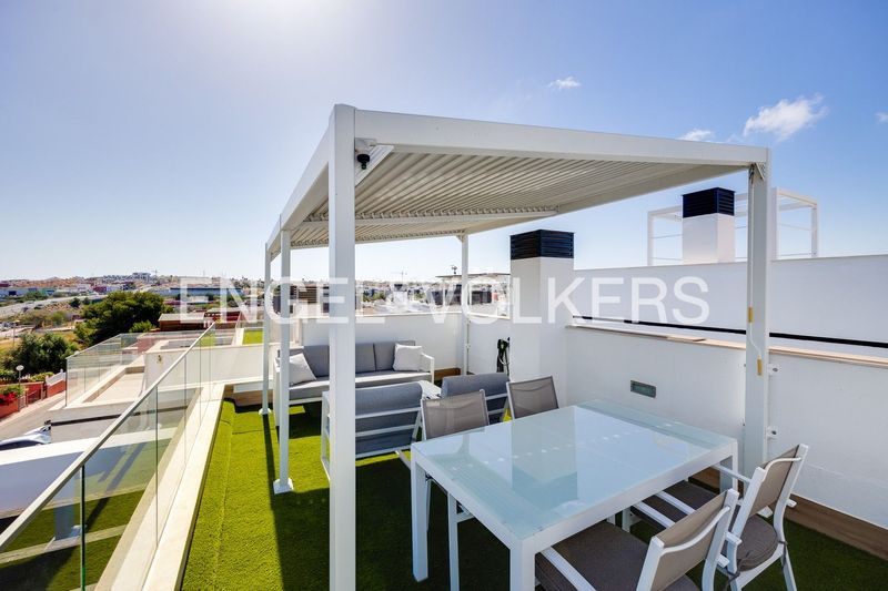 Foto 5ba2203d-bd8d-42f8-b7e8-3c2f81a1a6ff. Casa amb calefacció piscina a Los Almendros Orihuela