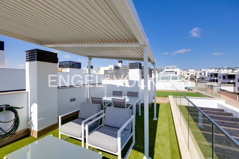 Foto 8bd23747-32ea-467d-a19c-b3c088497df9. Casa amb calefacció piscina a Los Almendros Orihuela