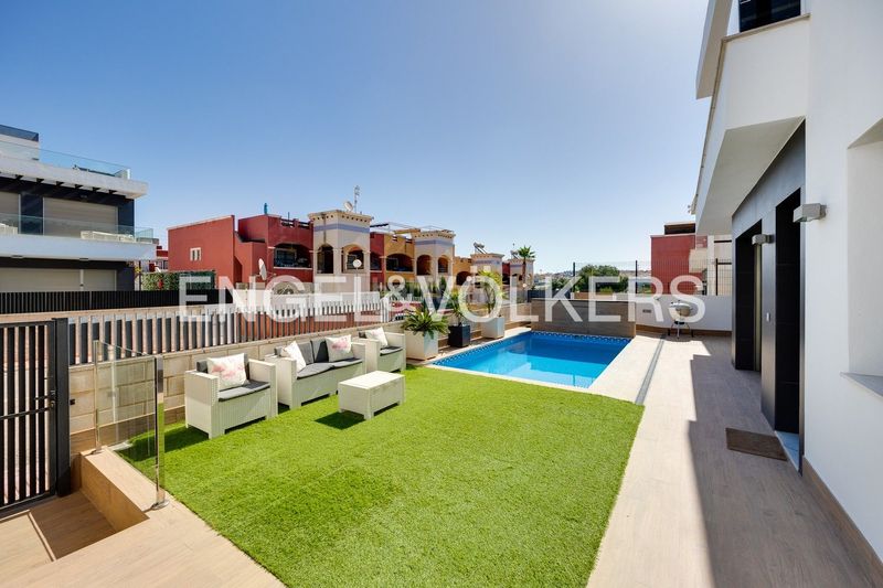 Foto efaf5357-74ba-4e2e-9f25-d15a255b12b6. Casa amb calefacció piscina a Los Almendros Orihuela