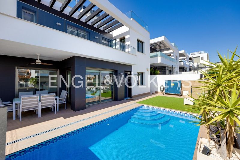 Foto fbca05ea-da06-4f4f-b0f2-e95fd87b6dfd. Casa amb calefacció piscina a Los Almendros Orihuela