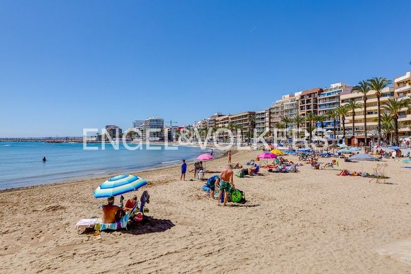 Foto 478e3b3d-23ed-46f6-9ea4-93edb6fb3eff. Pis amb calefacció a Zona Playa del Cura Torrevieja