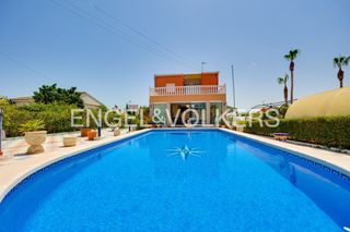 Casa en Zona Carrefour - Urbanizaciones. Chalet independiente con piscina privada en el chaparral torrevi