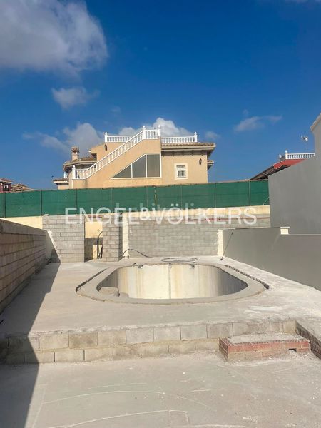 Foto e7cd097f-896d-495e-9475-b9d37a0b01c1. Casa adossada amb calefacció aparcament piscina a Bigastro