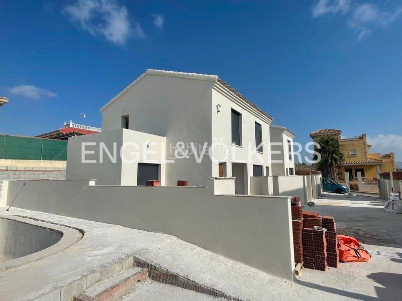 Foto bbf542c1-00fe-4a4c-832b-ba14d6dbd99c. Casa adossada amb calefacció aparcament piscina a Bigastro