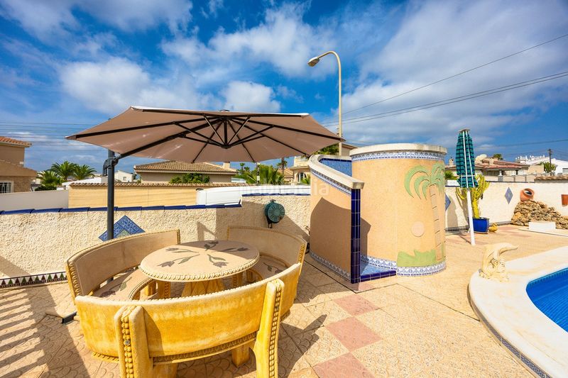 Foto 42c6b449-0d96-44c8-a9a3-3b3ace3fc1e3. Casa amb calefacció aparcament piscina a Centro de la Ciudad Quesada Rojales