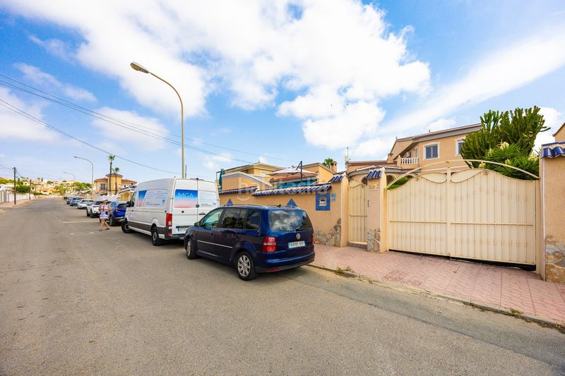 Foto f8cff4fc-332c-4d01-a680-df7eb42d10c1. Casa amb calefacció aparcament piscina a Centro de la Ciudad Quesada Rojales