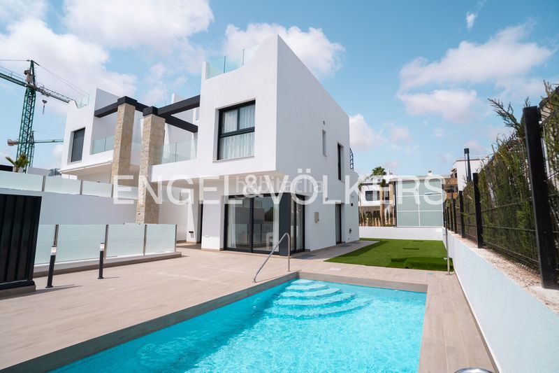 Foto 04d60bf8-3cb5-48f5-b0d5-8c1621e72538. Casa amb calefacció aparcament piscina a Zeniamar - Horizonte - La Campana Orihuela