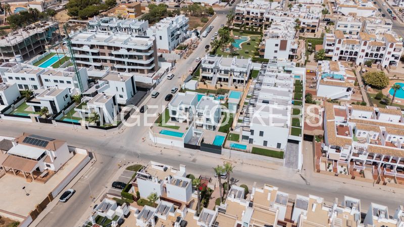 Foto a9423219-3591-448f-a272-1b826e0b3447. Casa amb calefacció aparcament piscina a Zeniamar - Horizonte - La Campana Orihuela