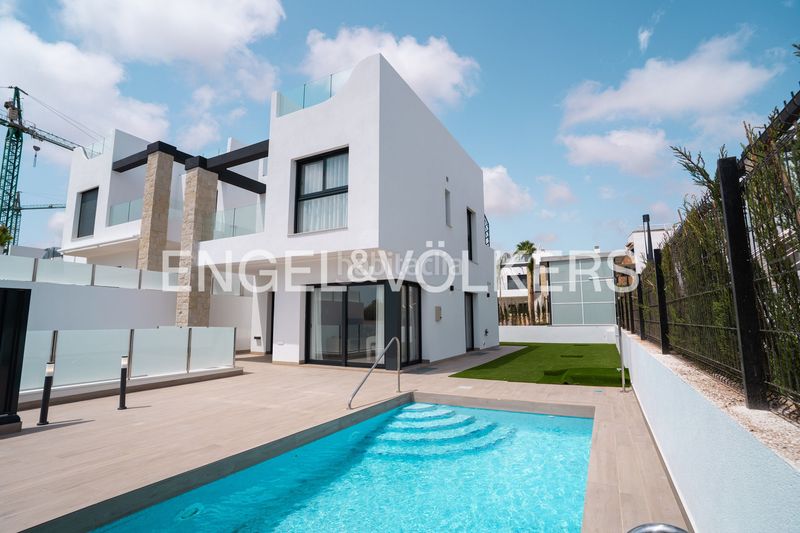 Foto c59c0043-8b0b-4d8c-981e-8cad64b0b24d. Casa amb calefacció aparcament piscina a Zeniamar - Horizonte - La Campana Orihuela