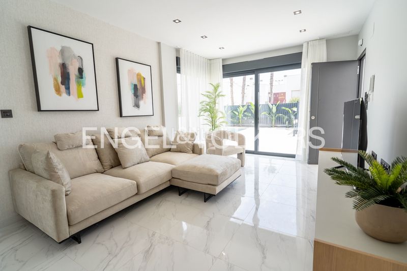 Foto da4fbe9a-562c-4c22-8681-fd0c1d2810e9. Casa amb calefacció aparcament piscina a Zeniamar - Horizonte - La Campana Orihuela