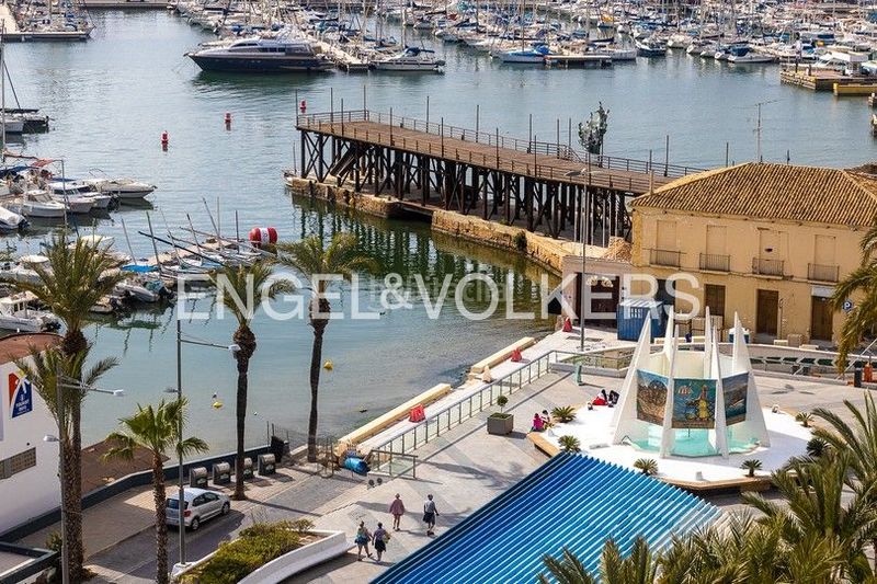 Foto 070d2628-7070-4bc4-9f36-c40428db2519. Flat with heating parking pool in Zona Playa del Cura Torrevieja