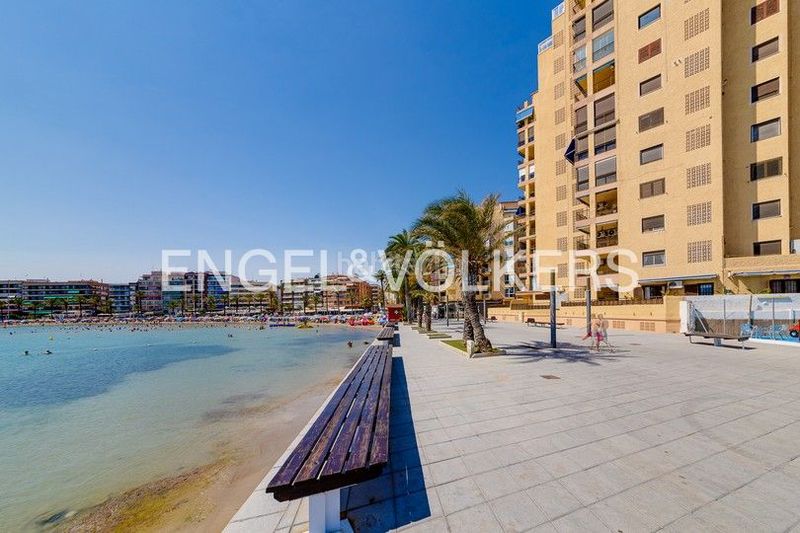 Foto 2dc4e663-3a7e-4ae9-86dd-36bf5a15af1d. Flat with heating parking pool in Zona Playa del Cura Torrevieja
