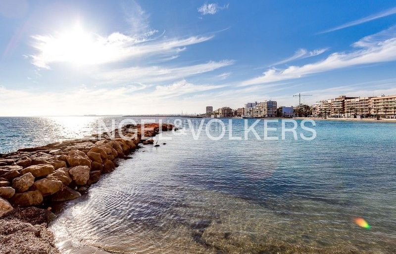 Foto 5a3de5bd-9dbd-49b1-8e72-535d5449d4f0. Flat with heating parking pool in Zona Playa del Cura Torrevieja