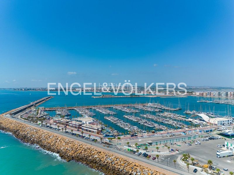 Foto 8d836401-56cb-4e78-90a0-e0dc83646109. Flat with heating parking pool in Zona Playa del Cura Torrevieja
