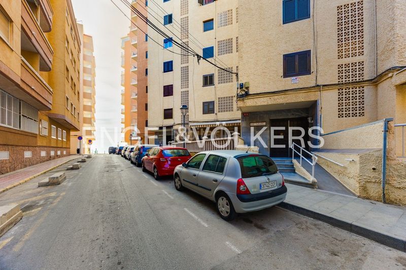 Foto cd083a4e-fa10-4d91-ad30-53ab701b9fe5. Flat with heating parking pool in Zona Playa del Cura Torrevieja