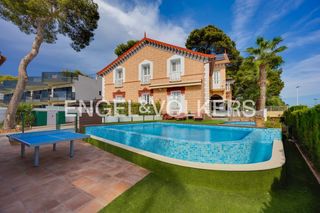 Haus in Santiago de La Ribera. Casa palacio de estilo modernista en santiago de la ribera