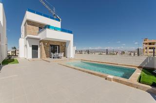 Casa en Desamparados - Hurchillo - Torremendo. Villa de obra nueva con piscina en vistabella golf