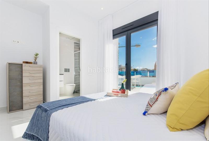 Foto b655ef81-f765-43db-b3c2-8e22d8184226. Casa villa de obra nueva con piscina en vistabella golf en Orihuela