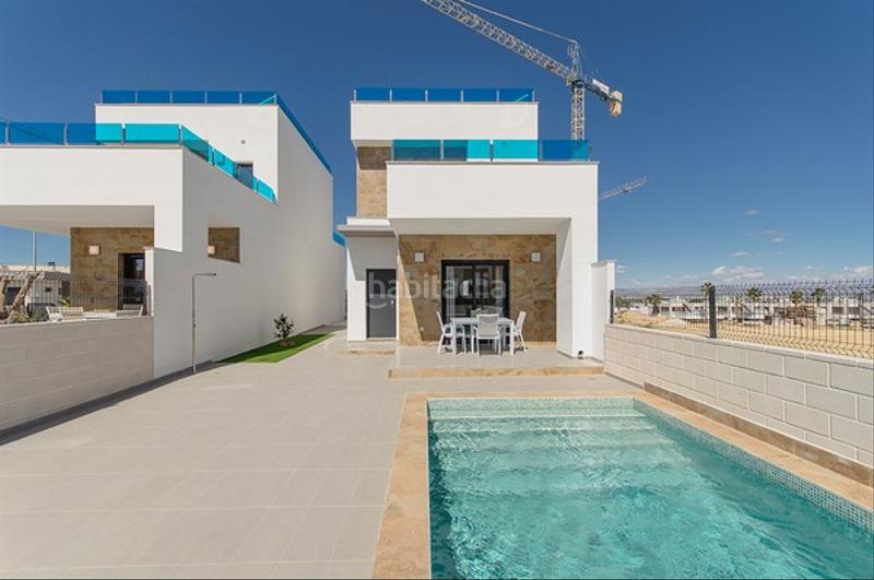 Foto d1487a57-f336-400a-b0f1-164b2e23336a. Casa villa de obra nueva con piscina en vistabella golf en Orihuela