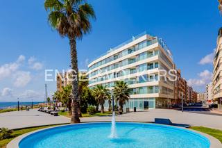 Apartament a Zona Playa del Cura. Apartamento en primera línea de mar en torrevieja