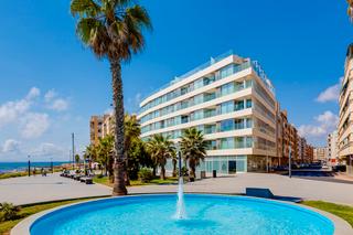 Apartament a Zona Playa del Cura. Apartamento en primera línea de mar en torrevieja