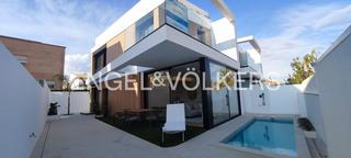 Casale in Torre de la Horadada. Villas de obra nuevo cerca de la playala torre