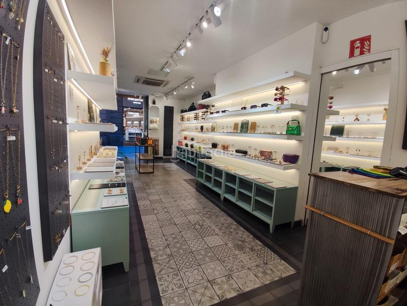 Foto 320debfc-2274-433a-b8b7-b9c1b2c27059. Alquiler local comercial local en alquiler en calle comtal en Barcelona