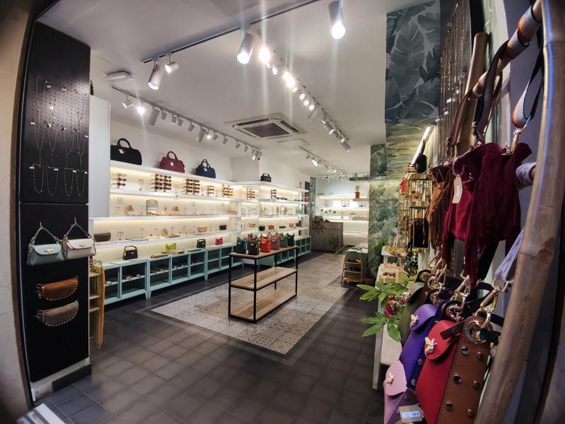 Foto 3361c031-3d54-4520-b099-0ce617c2c2fb. Alquiler local comercial local en alquiler en calle comtal en Barcelona