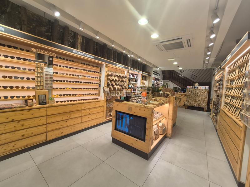 Foto 0a4a1217-6be3-4bfe-9dc4-66400baeffd1. Alquiler local comercial local en calle comtal en Barcelona