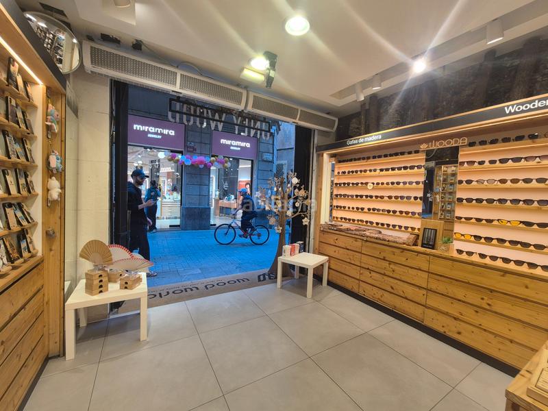 Foto 1ca72964-3b3a-4ec2-b317-9b3185d99d61. Alquiler local comercial local en calle comtal en Barcelona