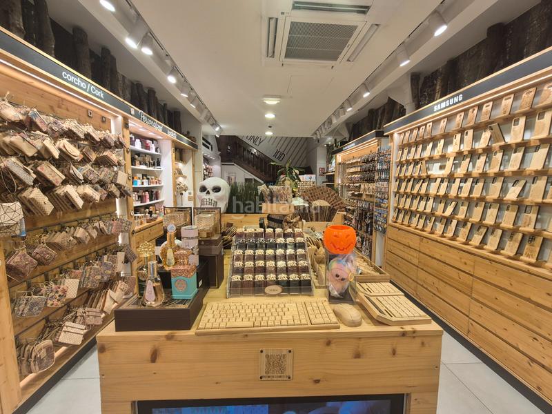 Foto 8599f501-8795-4743-acd1-6718a4b2dbe3. Alquiler local comercial local en calle comtal en Barcelona