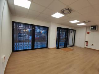 Locale commerciale in Carrer de Còrsega