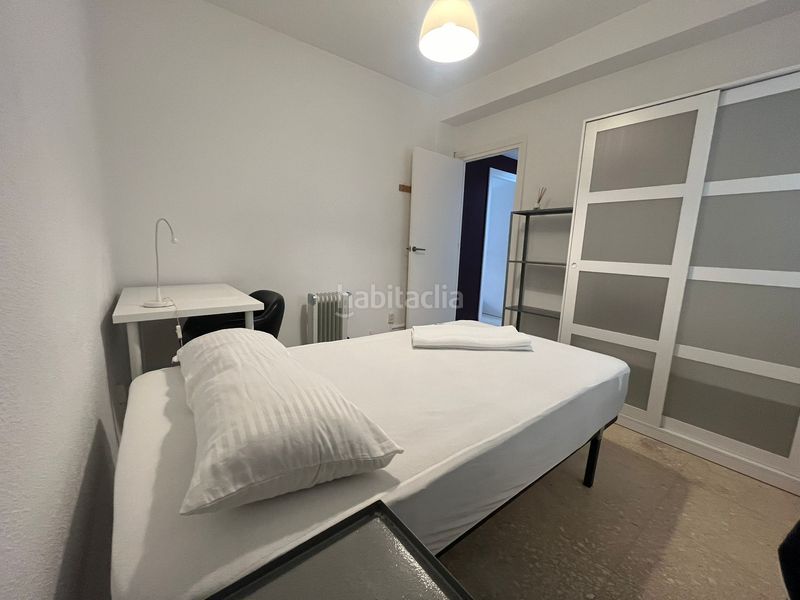 Foto a9a4b3d8-c0ba-4e2f-9ed9-f5cc9b3447a0. Alquiler piso en camino de ronda 42 alquiler chicas estudiantes en Granada