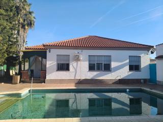 Chalet  Avenida del convento 12. Se vende chalet de 1000m2 con piscina en villaverde del rio