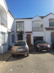 Maison jumelée à Barriada huerta de patrocinio 25. Se vende casa adosada centrica en villaverde del río