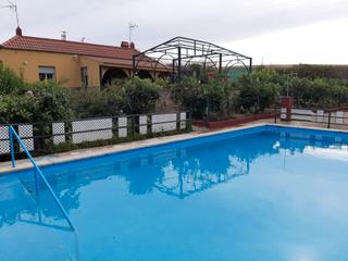 Xalet a Cantillana 50b. Se vende chalet con piscina en cantillana