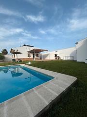 Xalet a N/a. Se vende chalet amueblado con piscina en villaverde del rio