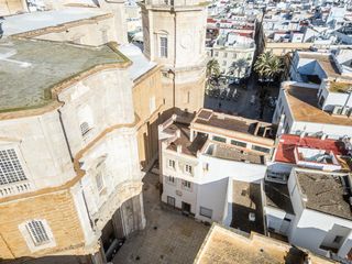 Building in Callejón de los piratas 3. Oportunidad!!!! edificio en cádiz junto a la catedral 687m de ga