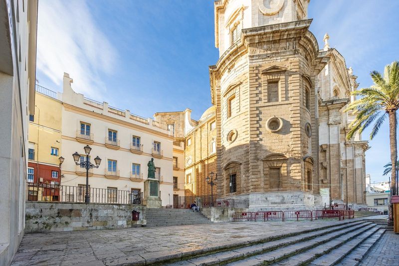 Foto e2c09373-5f46-4b86-bd57-31a3ddb419af. Edifici a callejón de los piratas 3 a El Pópulo - Santa María Cádiz