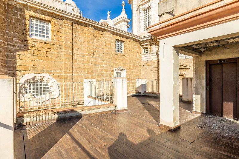 Foto fbf881b1-7940-4549-a850-69b5ab91a74e. Edifici a callejón de los piratas 3 a El Pópulo - Santa María Cádiz