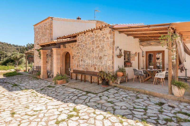 Foto 06079e12-ad47-4cd3-be14-3818568ba22b. Masia amb xemeneia aparcament a Zona d´Interior Son Servera