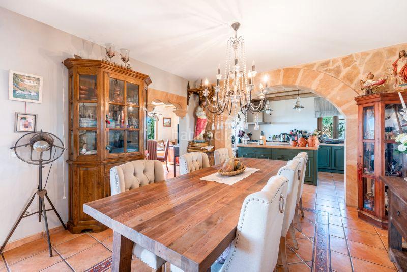 Foto 9e0eb1b5-9a6f-42d9-a09a-b8ddee31f7e0. Masia amb xemeneia aparcament a Zona d´Interior Son Servera