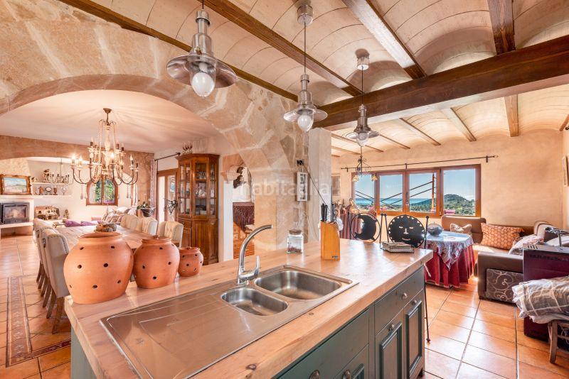 Foto b2789b87-6cb7-4e47-90bc-47c164a3d53f. Masia amb xemeneia aparcament a Zona d´Interior Son Servera