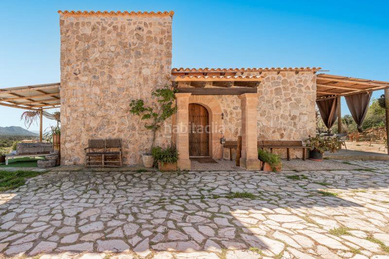 Foto bcfdf117-8c32-43bb-9594-7caa9ac52d3f. Masia amb xemeneia aparcament a Zona d´Interior Son Servera