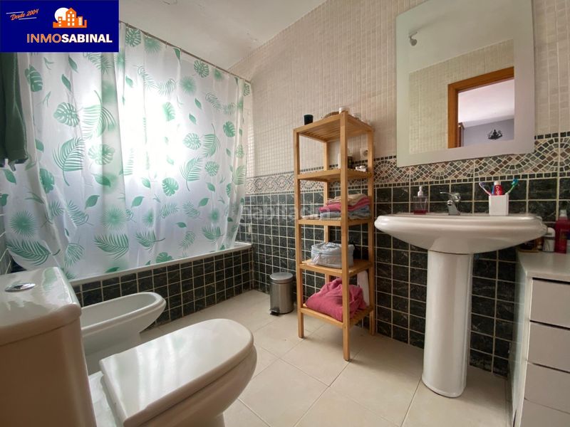 Foto 56a5cdfe-f06d-47d9-a59d-a37264d7bd27. Casa adossada amb calefacció aparcament piscina a Roquetas de Mar